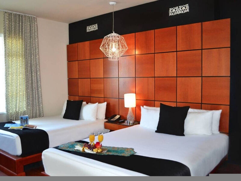 Chesterfield Hotel &Amp; Suites