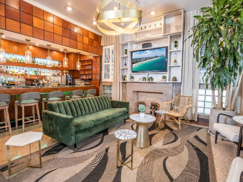 Chesterfield Hotel &Amp; Suites