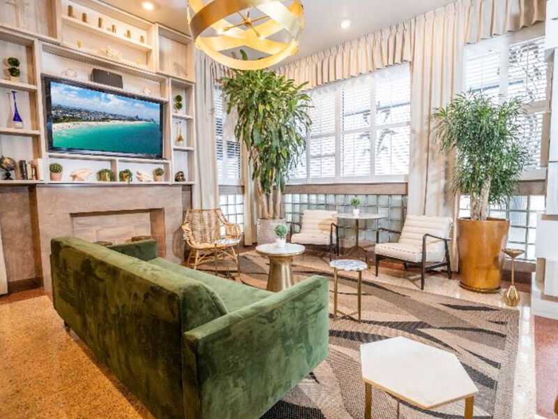 Chesterfield Hotel &Amp; Suites