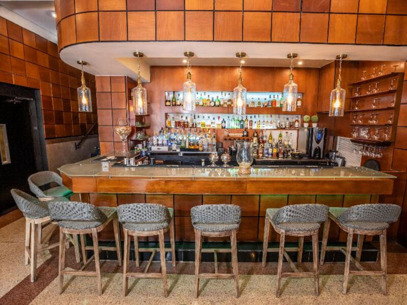 Chesterfield Hotel &Amp; Suites