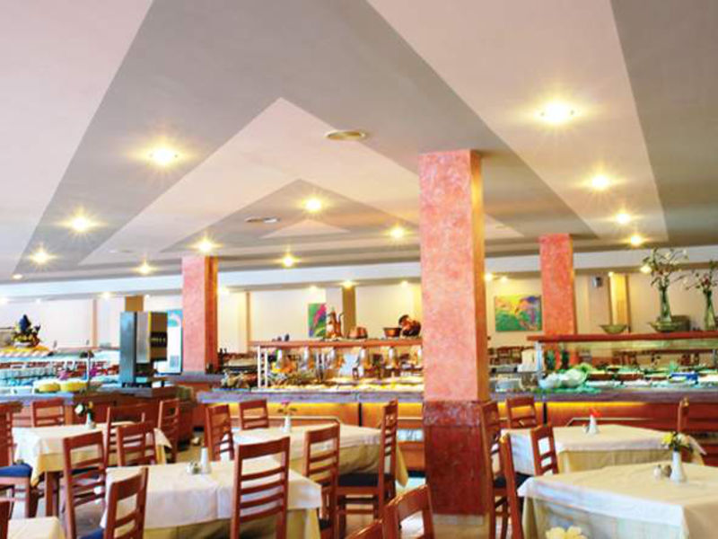 Club Cala Romani Hotel
