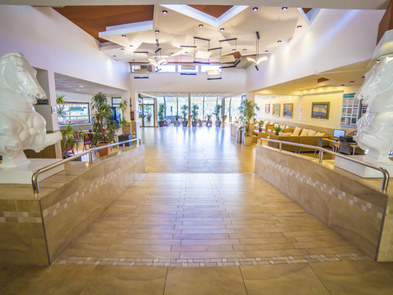 Club Cartago Hotel