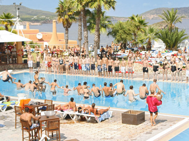 Club Punta Arabi, BU