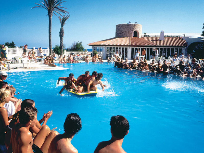 Club Punta Arabi, BU