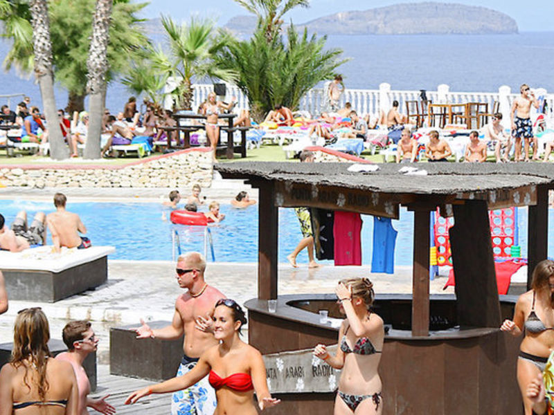 Club Punta Arabi, BU