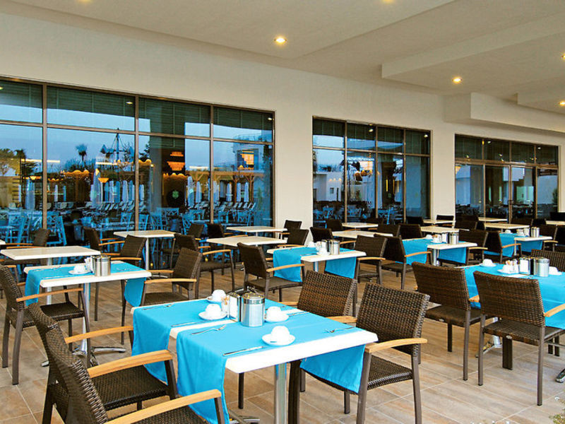 Commodore Elite Suites &