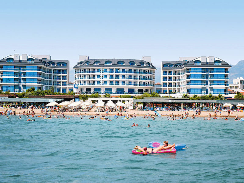 Commodore Elite Suites &