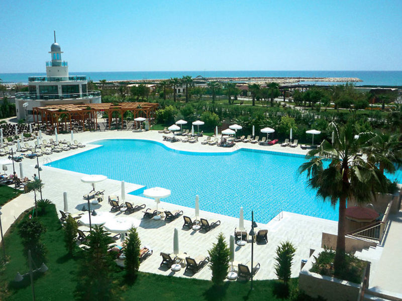 Commodore Elite Suites &