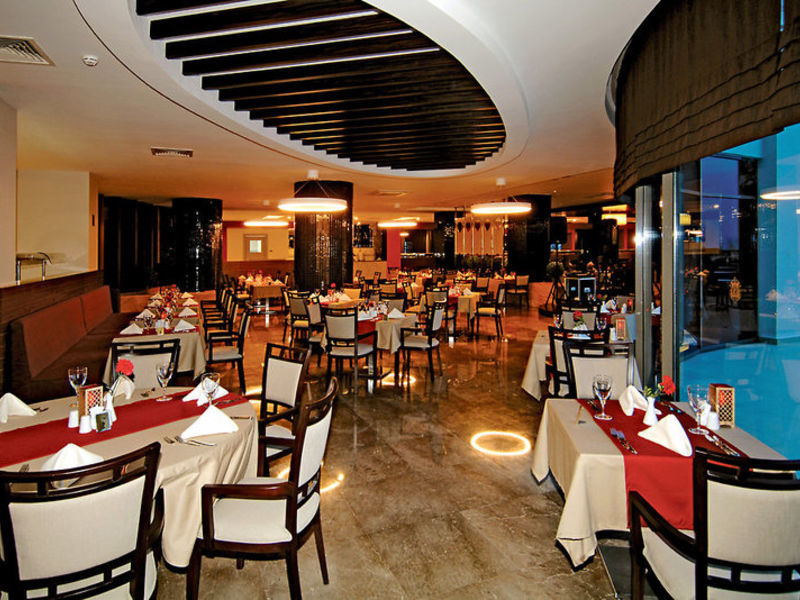 Commodore Elite Suites &