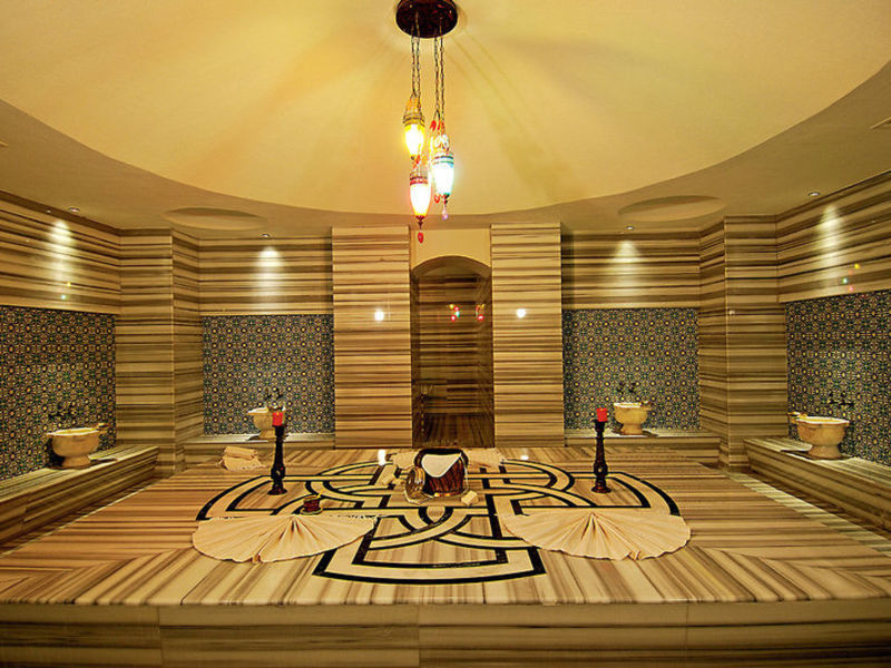 Commodore Elite Suites &