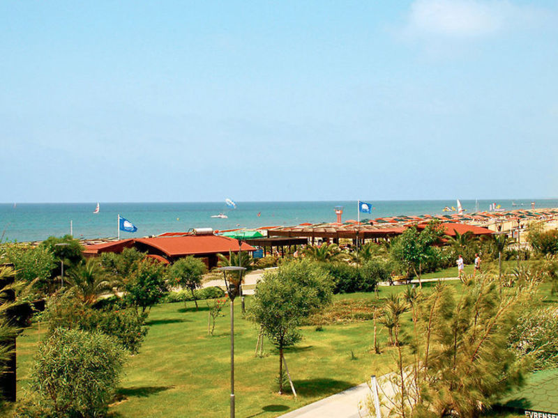 Commodore Elite Suites &