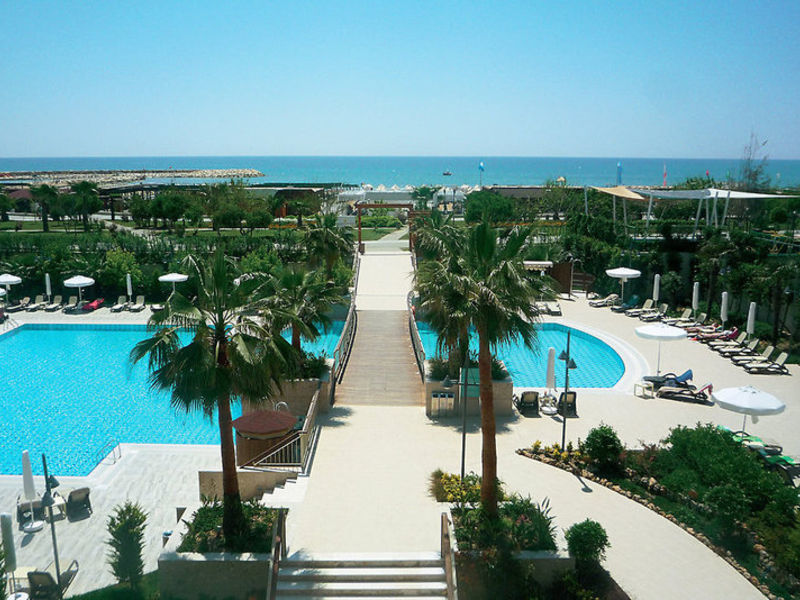 Commodore Elite Suites &