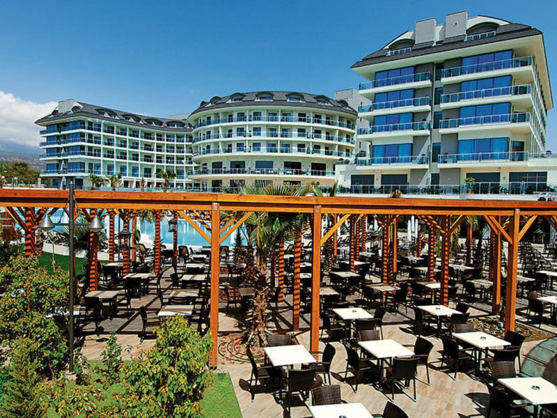 Commodore Elite Suites &