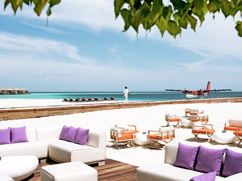 Constance Moofushi Resort