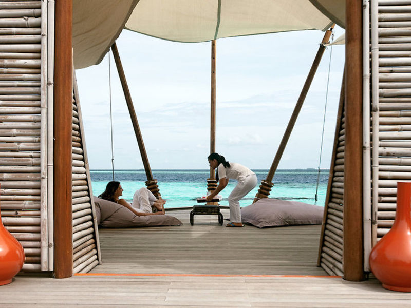 Constance Moofushi Resort