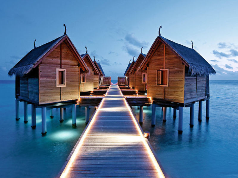 Constance Moofushi Resort