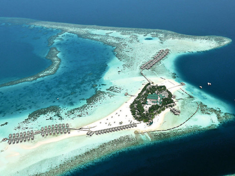 Constance Moofushi Resort