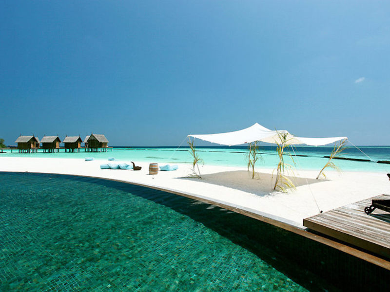 Constance Moofushi Resort