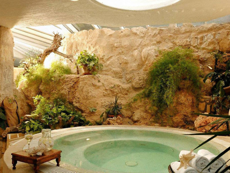 Coral Beach Hotel & Resort