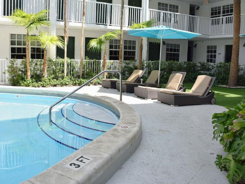 Coral Reef Suites Key Biscayne Mia