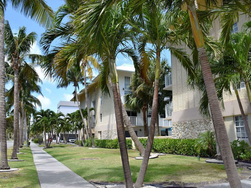 Coral Reef Suites Key Biscayne Mia