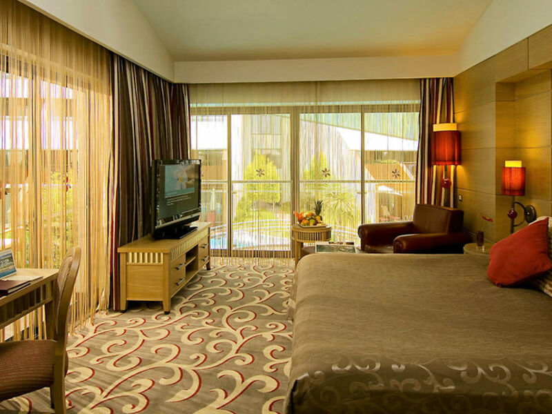 Corn. Diamond Suites & Villas