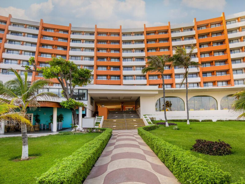 Crown Paradise Club Cancun All Inclusive