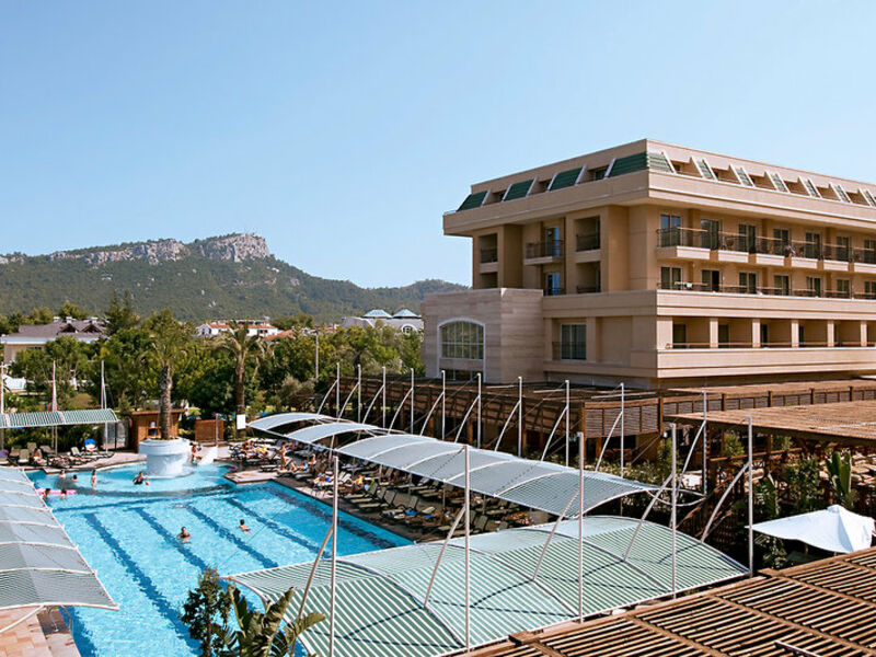 Crystal De Luxe Resort & Spa