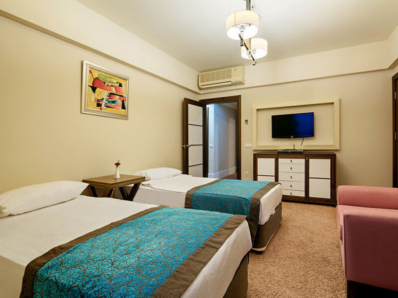 Crystal Family Resort & Spa