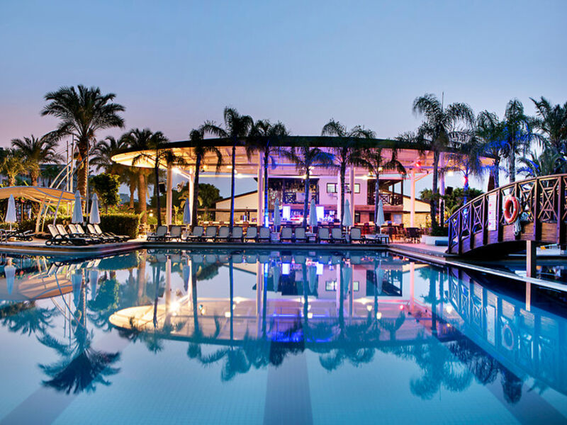 Crystal Family Resort & Spa