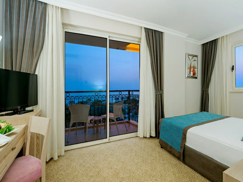 Crystal Family Resort & Spa