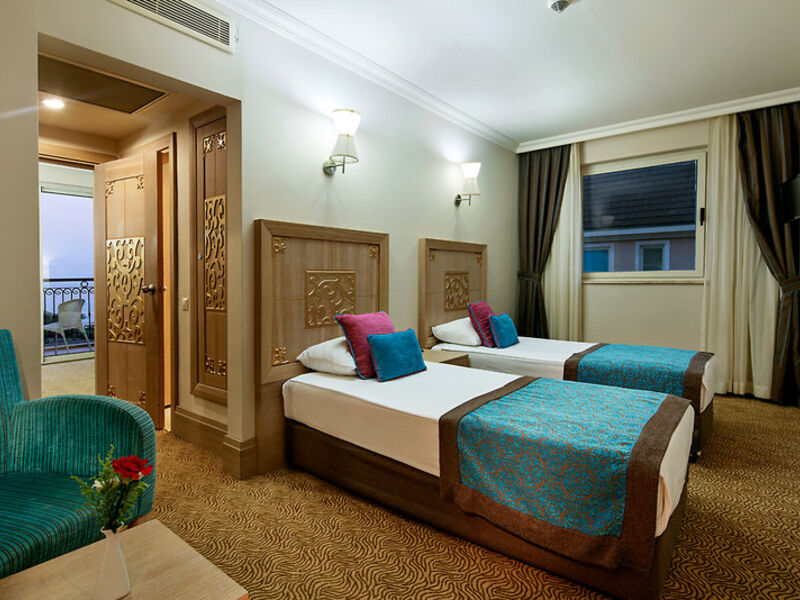 Crystal Family Resort & Spa
