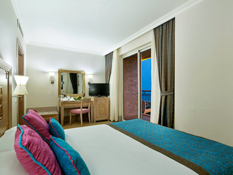 Crystal Family Resort & Spa