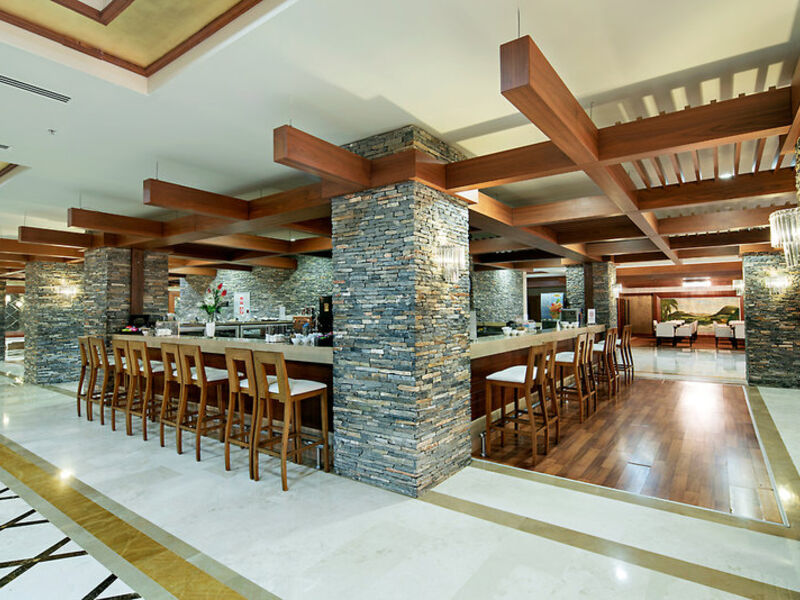 Crystal Family Resort & Spa