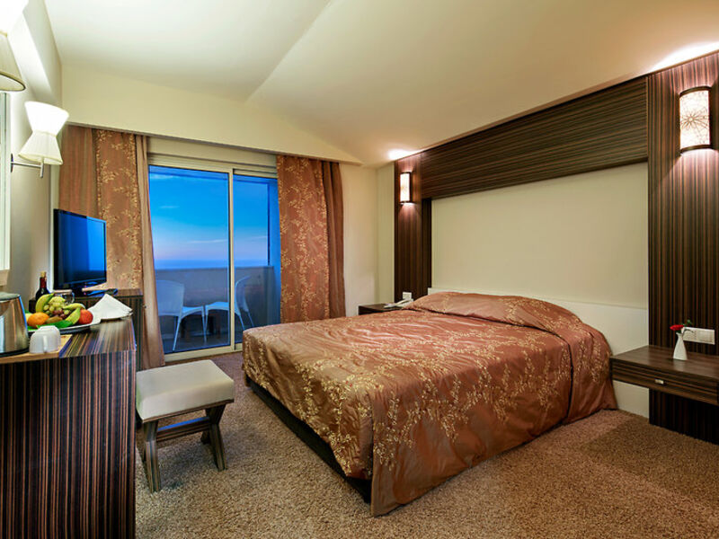 Crystal Family Resort & Spa