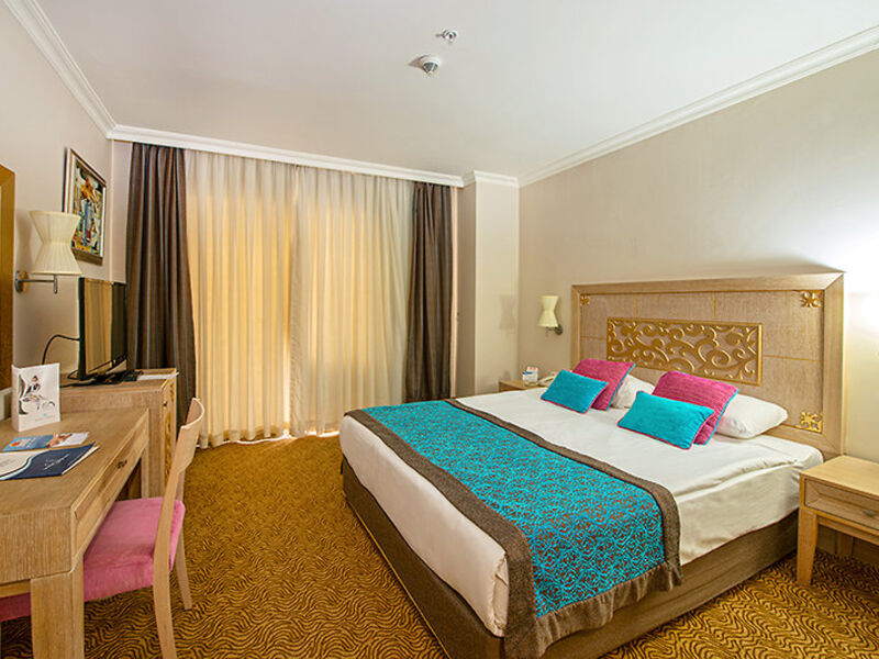 Crystal Family Resort & Spa