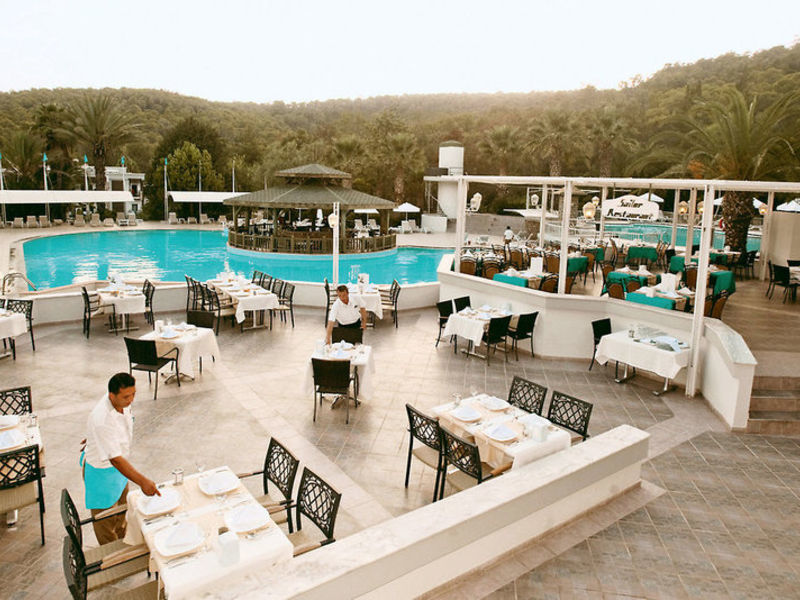 Crystal Green Bay Resort & Spa