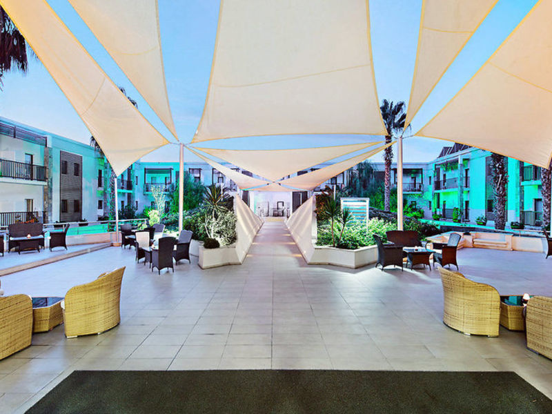 Crystal Green Bay Resort & Spa