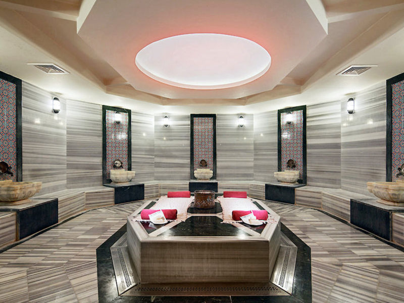 Crystal Green Bay Resort & Spa
