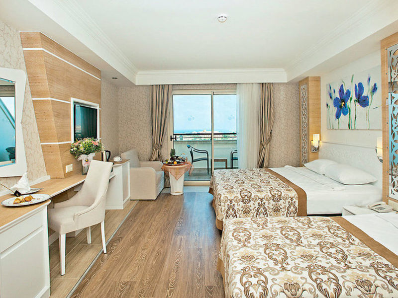 Crystal Sunset Luxury R. & Spa