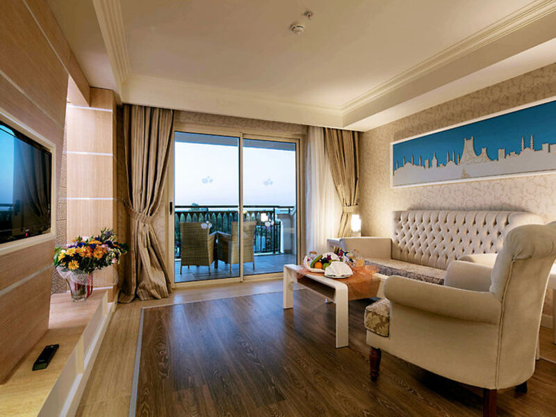 Crystal Sunset Luxury R. & Spa