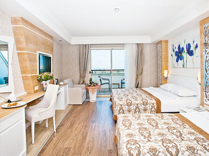 Crystal Sunset Luxury R. & Spa
