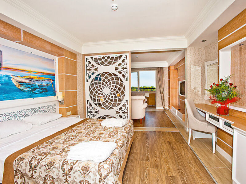 Crystal Sunset Luxury R. & Spa
