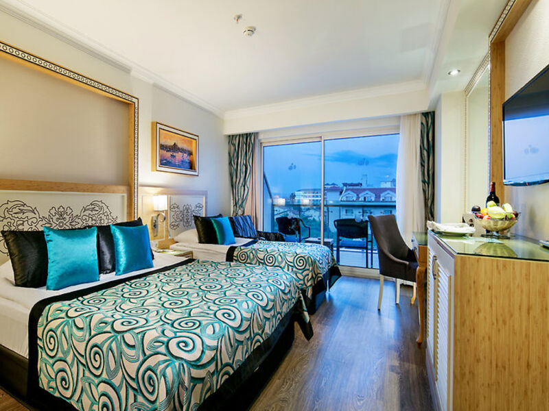 Crystal Waterworld Res. & Spa