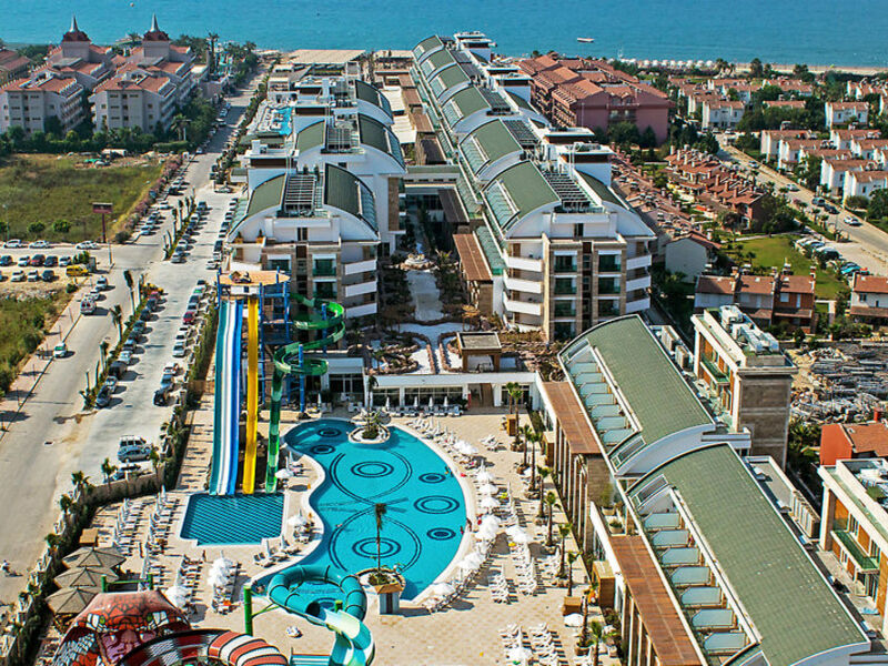 Crystal Waterworld Res. & Spa