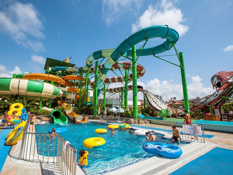 Crystal Waterworld Res. & Spa