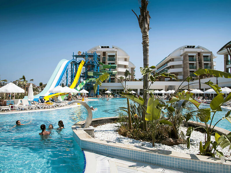 Crystal Waterworld Res. & Spa