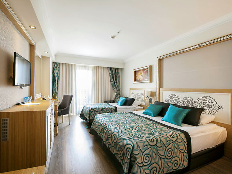 Crystal Waterworld Res. & Spa