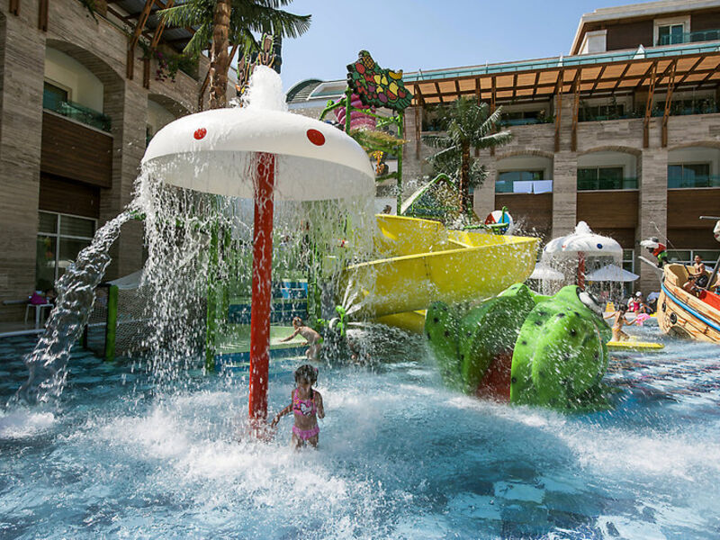Crystal Waterworld Res. & Spa