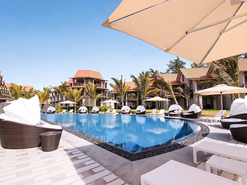 Crystals Beach Resort & S